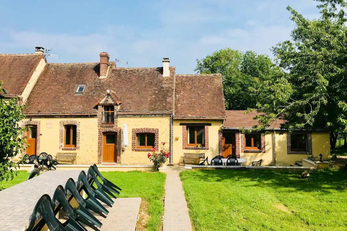les gites de la maison lierue Thiron-Gardais Extérieur photo